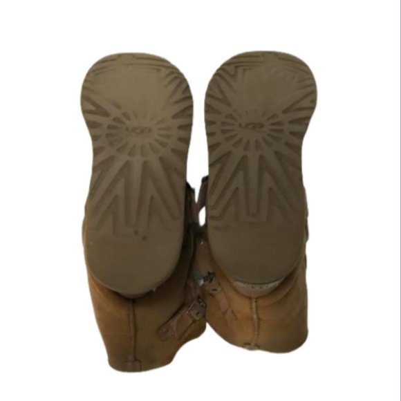 UGG Classic SHORT Dylyn Bomber Jacket Sheepskin Boots 1001202 - Picture 3 of 9